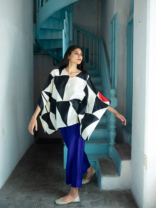 Amalgamation Silk Short Kimono