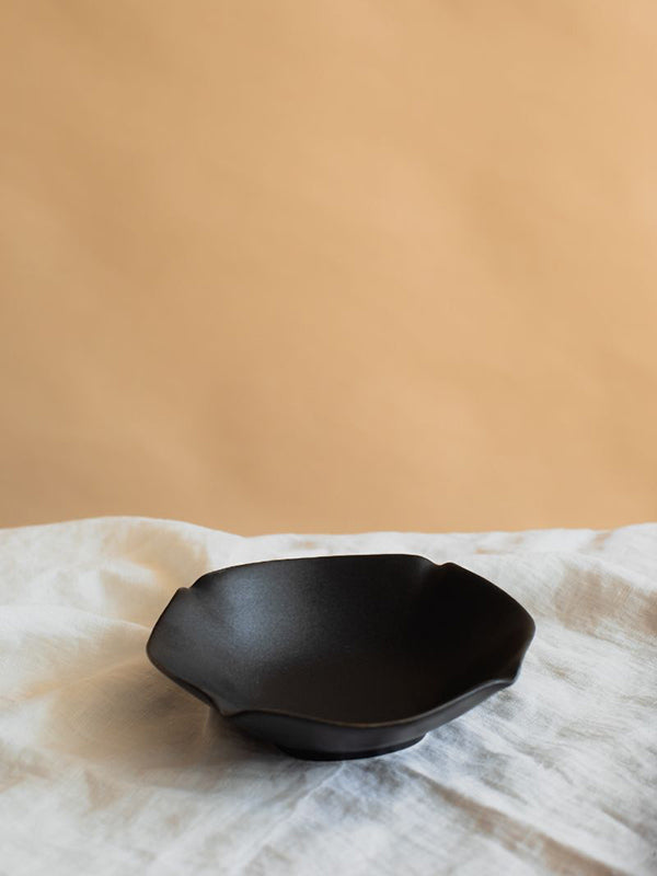 Hanaemi Porcelain Shallow Bowl