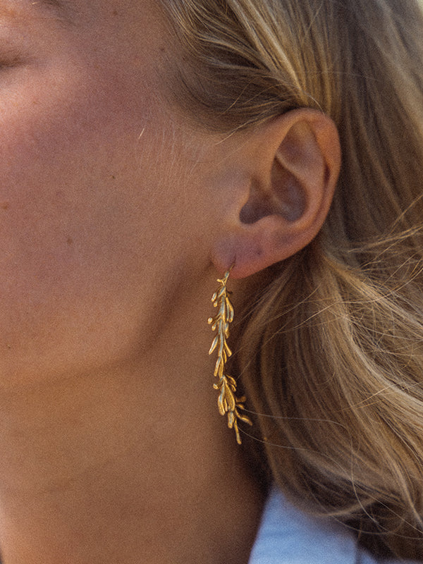 Zephyr Gold Pull Through Hoop Earrings