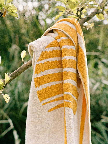 THE BEE Towel